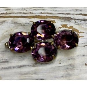 ❌sold❌Vintage Amethyst Rhinstones Brooch set in goldtone prong setting.